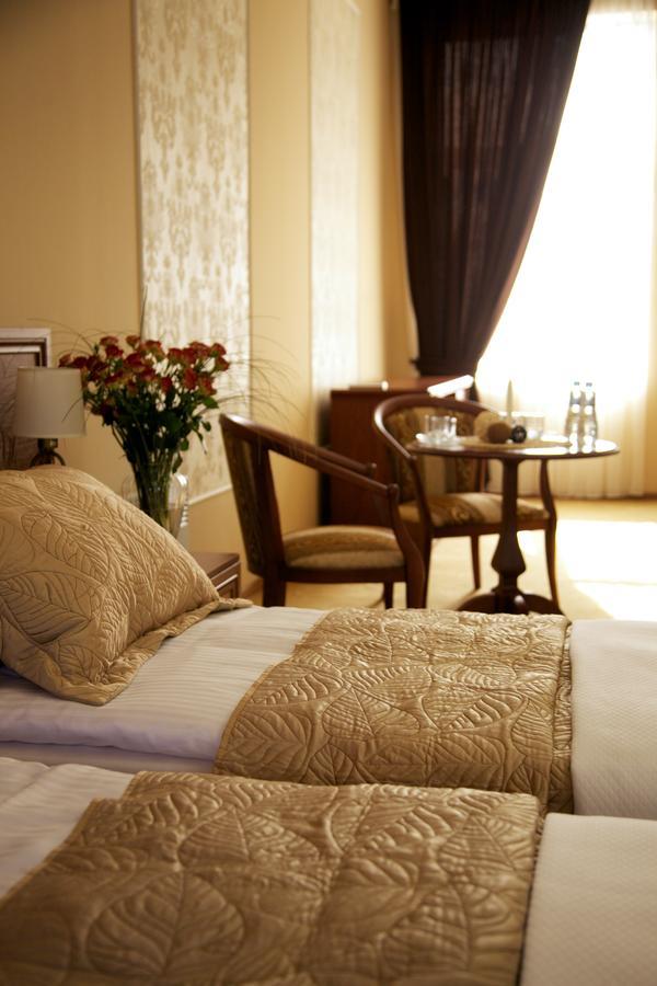 سوخومي Dioskuria Hotel المظهر الخارجي الصورة